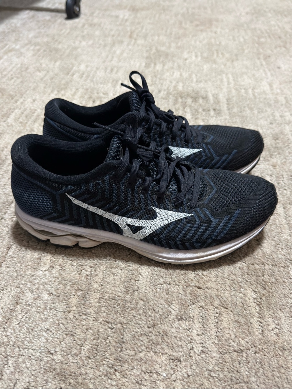 Mizuno Black Athletic Running Shoes with Silver Logo